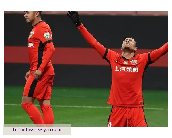 上海海港新赛季红色战袍上线，备受期待展现球队新气象