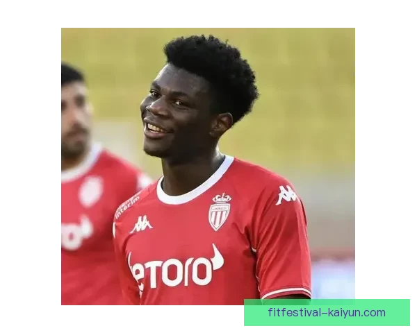 楚阿梅尼职业目标渐显，未来有望成为世界顶级中场球员。