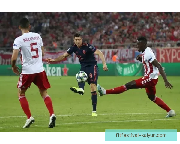 莱万多夫斯基远射进球集锦展现出稳定发挥与出色状态