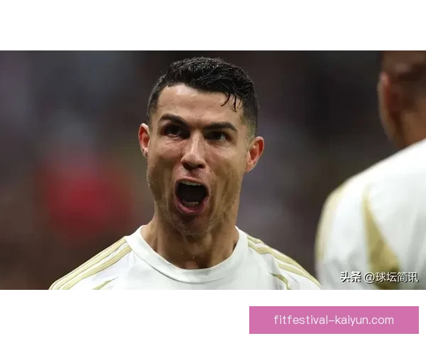 C罗职业态度样本：持续保持高强度训练与赛场专注杆作用